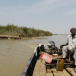 Boot-op-de-Gambia-Rivier-bij-Janjanbureh